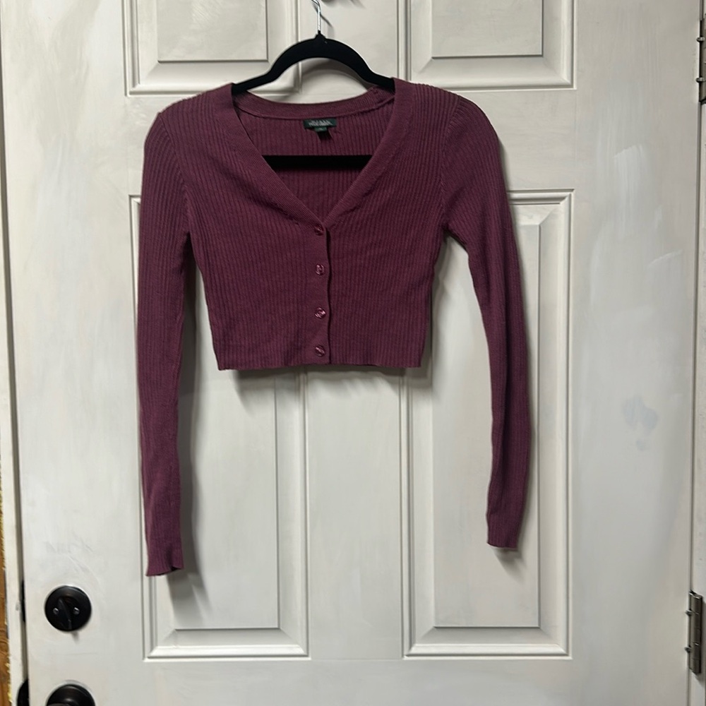 NWOT XS wine color cropped long sleeve super soft ribbed top with 4 buttons